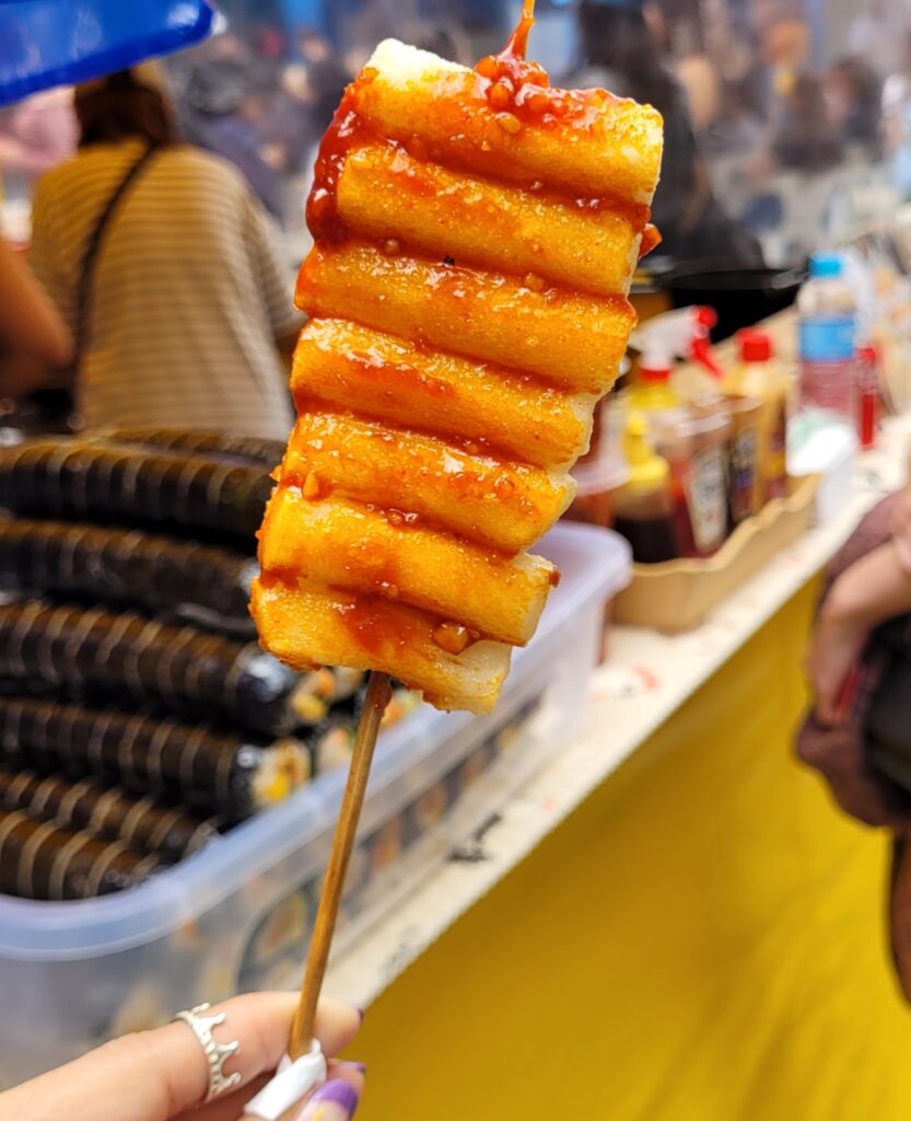 SALSICHA EMPANADA - hot dog coreano no palito com queijo